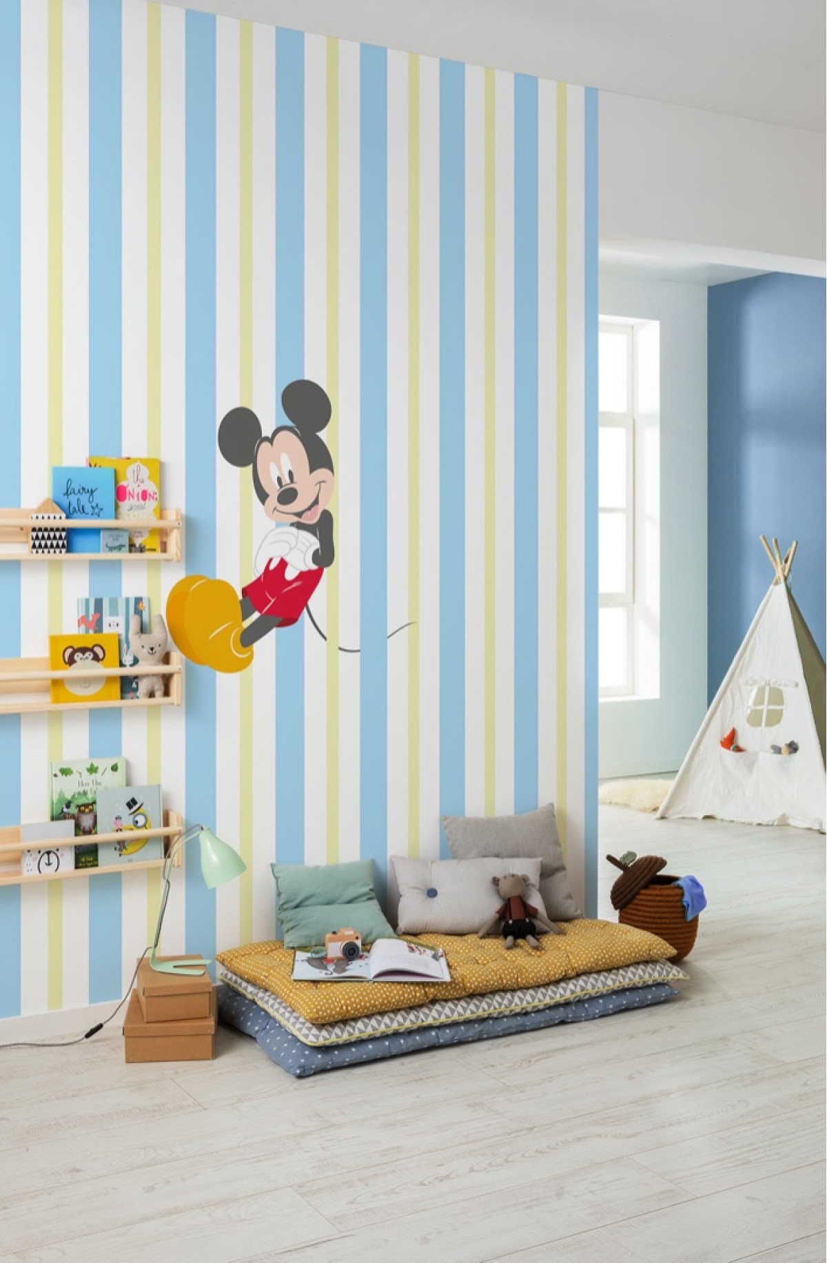 Komar Into Wonderland DX4-163 "Mickey Relax"